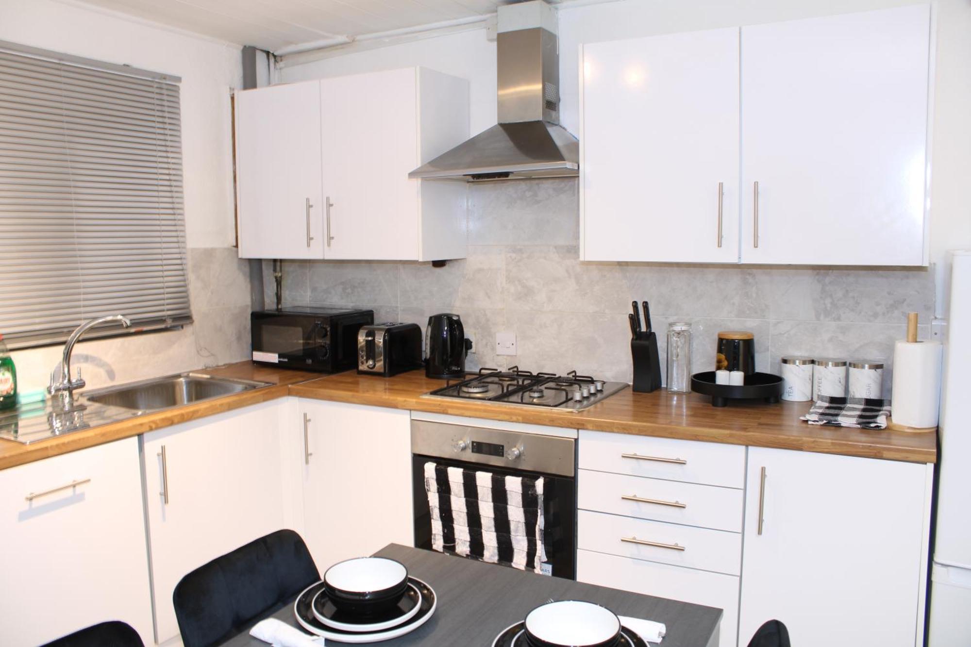 F2S Serviced Apartments 2Bedroom Terrace House With Free Wifi Netflix Suitable For Contractors Walking Distance To Train Station Derby Exteriér fotografie