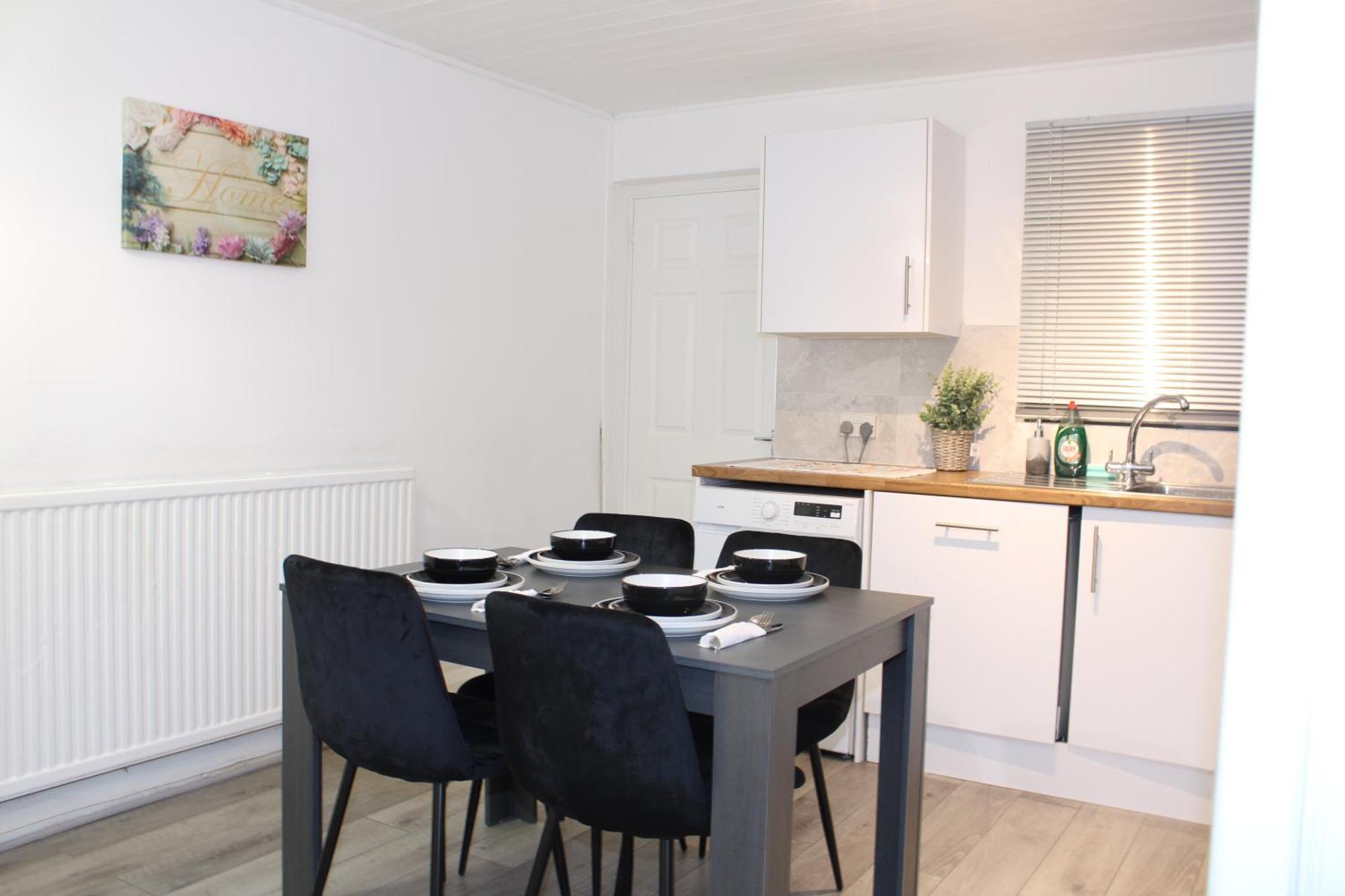 F2S Serviced Apartments 2Bedroom Terrace House With Free Wifi Netflix Suitable For Contractors Walking Distance To Train Station Derby Exteriér fotografie