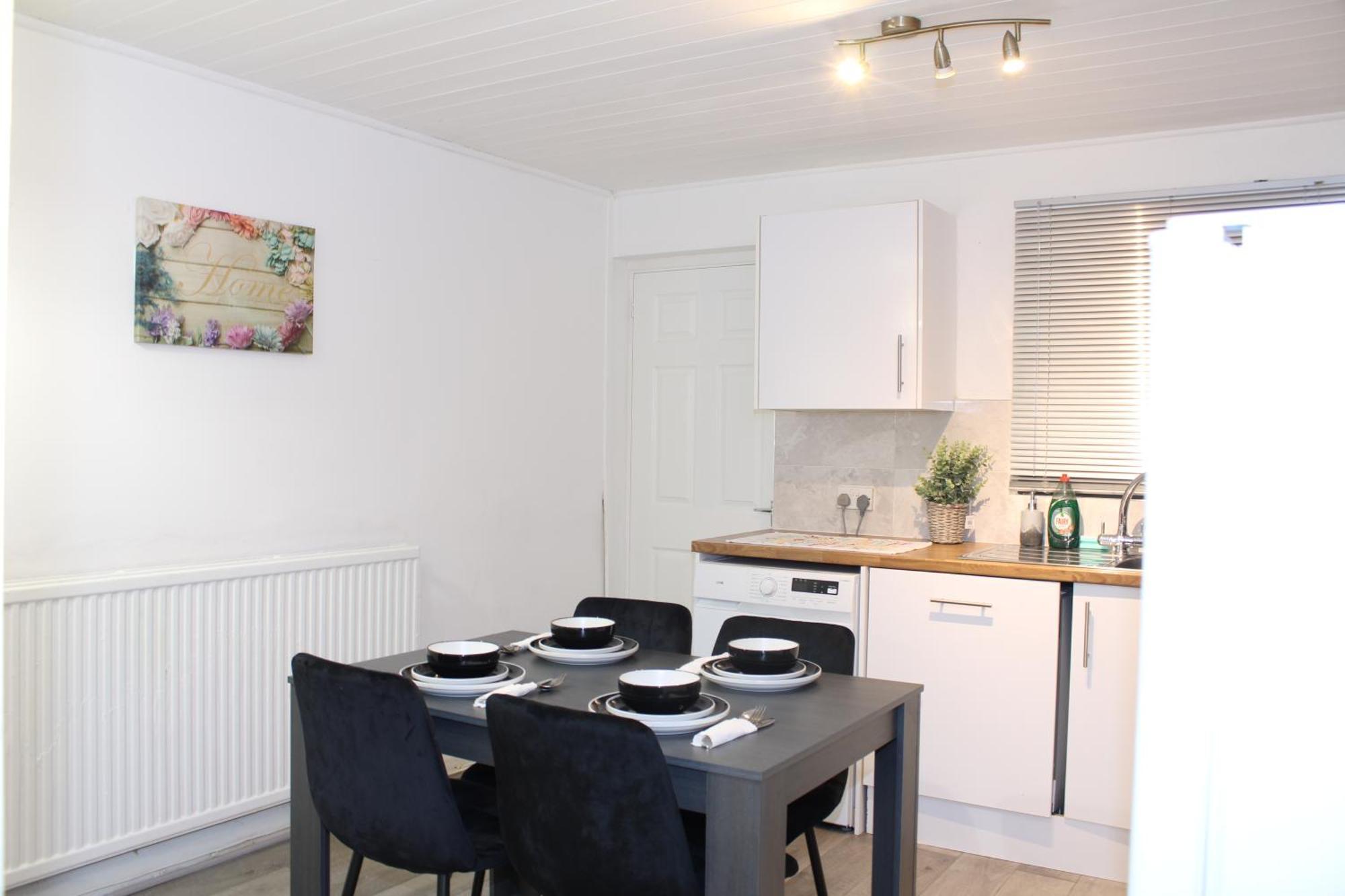 F2S Serviced Apartments 2Bedroom Terrace House With Free Wifi Netflix Suitable For Contractors Walking Distance To Train Station Derby Exteriér fotografie
