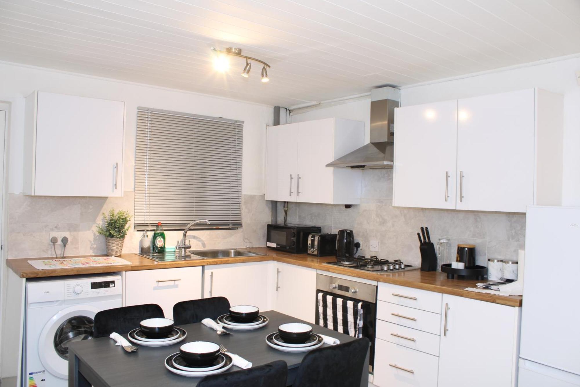 F2S Serviced Apartments 2Bedroom Terrace House With Free Wifi Netflix Suitable For Contractors Walking Distance To Train Station Derby Exteriér fotografie