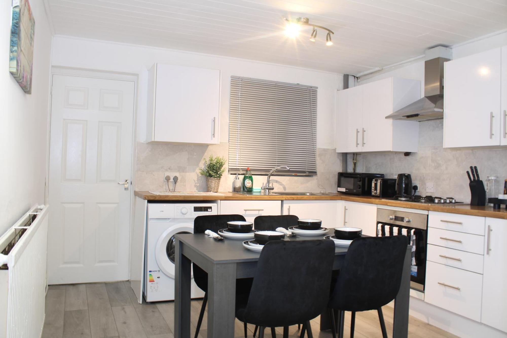 F2S Serviced Apartments 2Bedroom Terrace House With Free Wifi Netflix Suitable For Contractors Walking Distance To Train Station Derby Exteriér fotografie